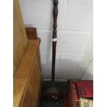 COPPER BED WARMING PAN WITH MAHOGANY HANDLE.