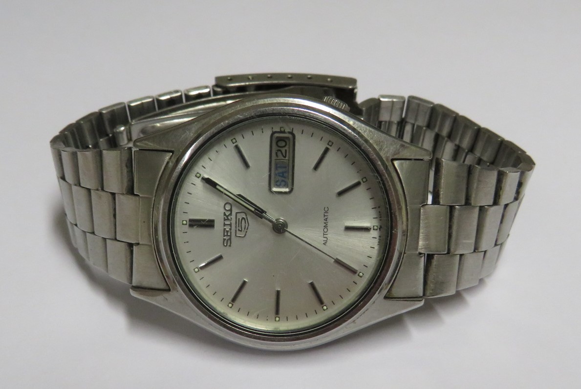 IMHOF GENEVE GENTS STAINLESS STEEL WRISTWATCH WITH SUBSIDIARY SECONDS DIAL AND EXPANDING BRACELET; A - Image 3 of 5