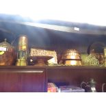 ONE SHELF OF ASSORTED COPPER AND BRASS ITEMS INCLUDING CANDLE STICKS AND OTHER ITEMS.