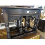 NEST OF THREE STAINED OAK OCCASIONAL TABLES .