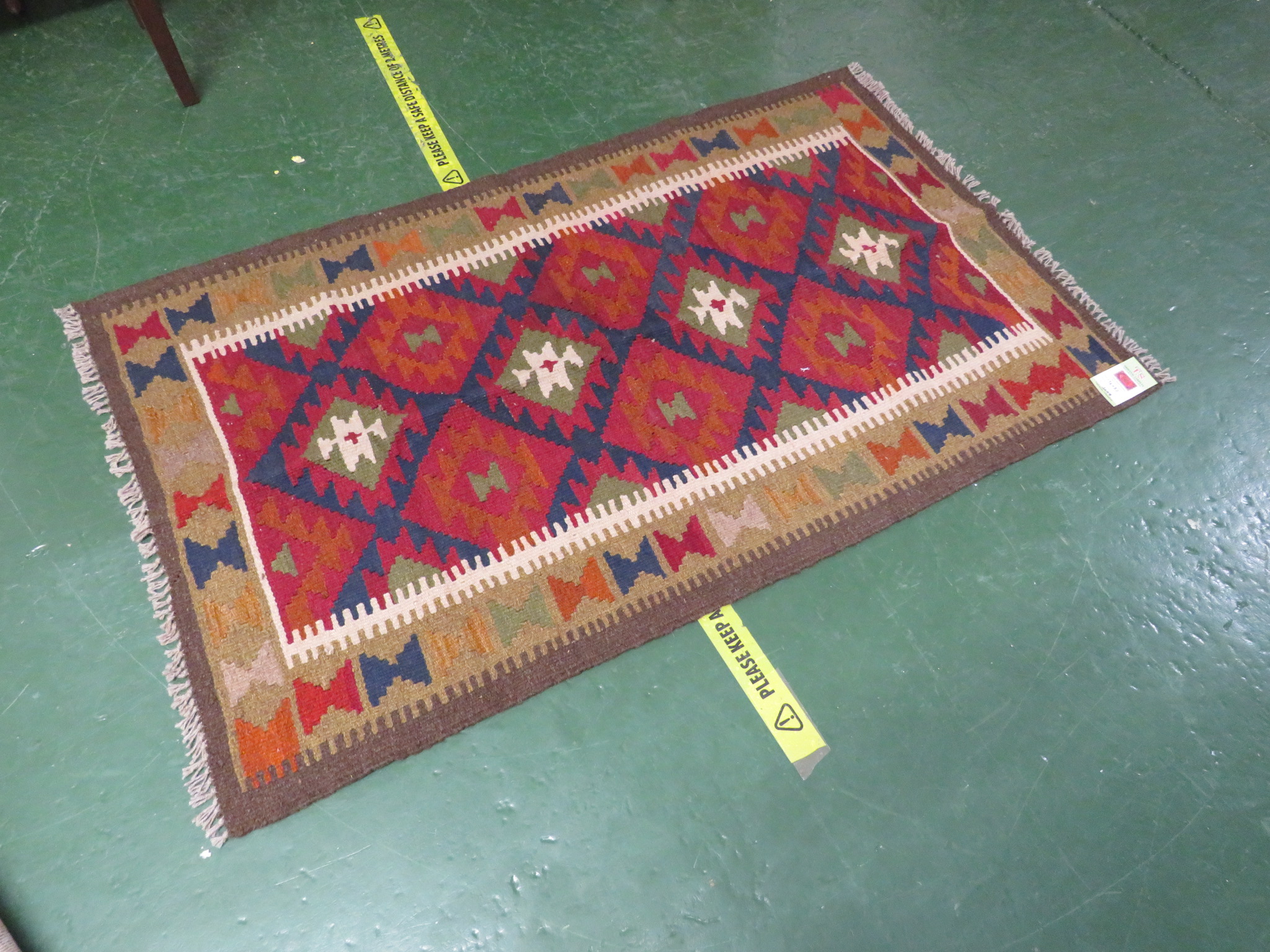 MAIMANA KILIM BROWN GROUND PATTERN RUG 136 BY 82 CM.