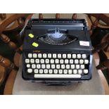 BROTHER DELUXE 220 MANUAL TYPEWRITER WITH CASE.