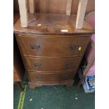 SMALL REPRODUCTION MAHOGANY VENEER THREE DRAWER CHEST.