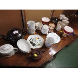 SMALL SELECTION OF HOUSEHOLD CHINA.