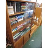 GIBBS FURNITURE TEAK BOOK CASE WITH SLIDING GLASS DOORS AND TWO SLIDING CUPBOARD DOORS TO BASE.