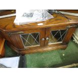 OLD CHARM OAK TV UNIT WITH TWO GLAZED DOORS.