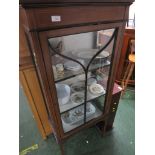 EDWARDIAN MAHOGANY AND BOX WOOD STRUNG GLAZED CHINA DISPLAY CABINET.