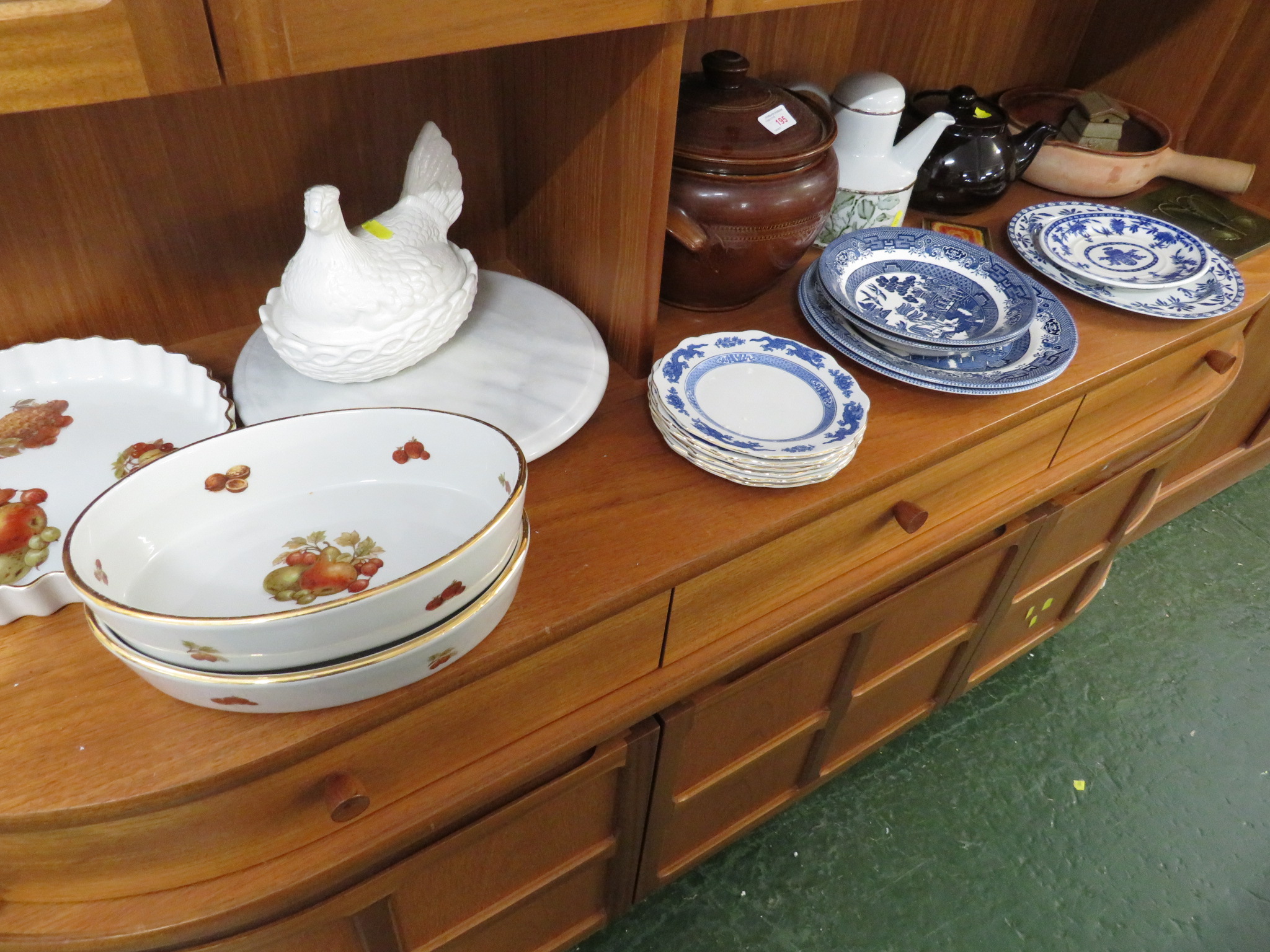 SELECTION OF HOUSEHOLD CHINA AND POTTERY INCLUDING A PORTMEIRION CHICKEN EGG CROCK AND A MIDWINTER