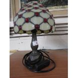 MODERN TIFFANY STYLE TABLE LAMP.