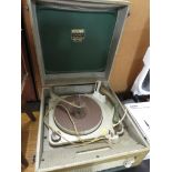 A VINTAGE DANSETTE MAJOR PORTABLE RECORD PLAYER. (NEEDS RE-WIRING)