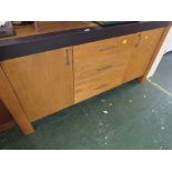 LIGHT OAK VENEER SIDEBOARD WITH THREE CENTRAL DRAWERS AND SINGLE CUPBOARD DOORS TO EACH END.