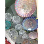 SELECTION OF GLASS BOWLS AND DISHES.