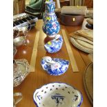 FIVE ITEMS OF DECORATIVE CHINA.