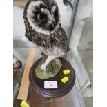 COUNTRY ARTISTS RESIN FIGURE ON AN OWL, WITH A WOODEN BASE
