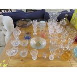 SELECTION OF MIXED GLASS WARE INCLUDING BOWLS, DRINKING VESSELS AND VASES.