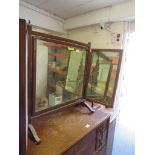 MAHOGANY VENEERED THREE PANEL DRESSING TABLE MIRROR. (AF) *