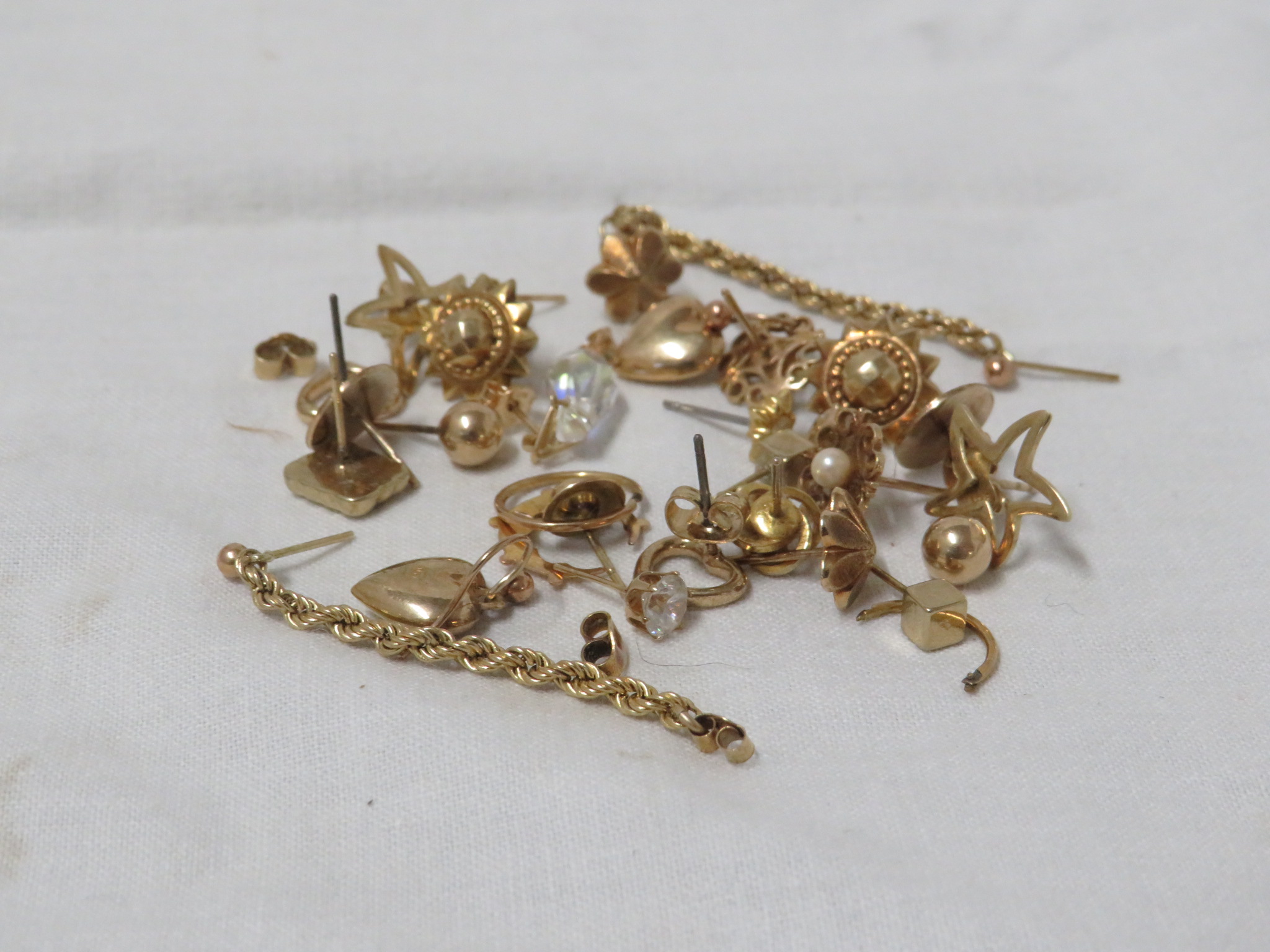 LARGE SELECTION OF MAINLY 9CT GOLD EARRINGS AND STUDS, SOME SET WITH SEED PEARLS AND STONES (GROSS