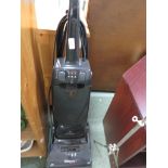 HOOVER UPRIGHT VACUUM CLEANER. *