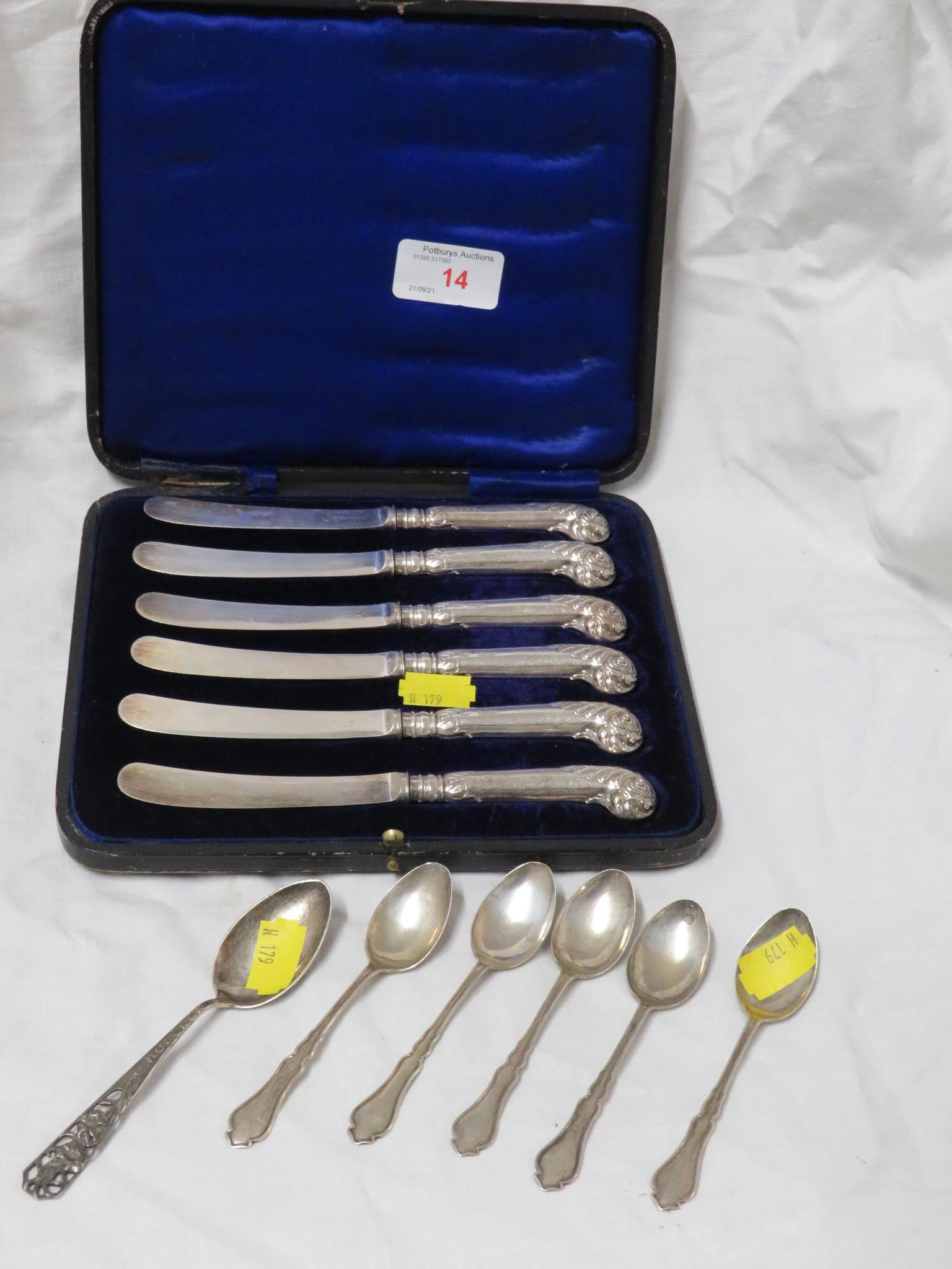 CASED SET OF SIX KNIVES WITH HOLLOW SILVER HANDLES, FIVE HALLMARKED SILVER COFFEE SPOONS AND A