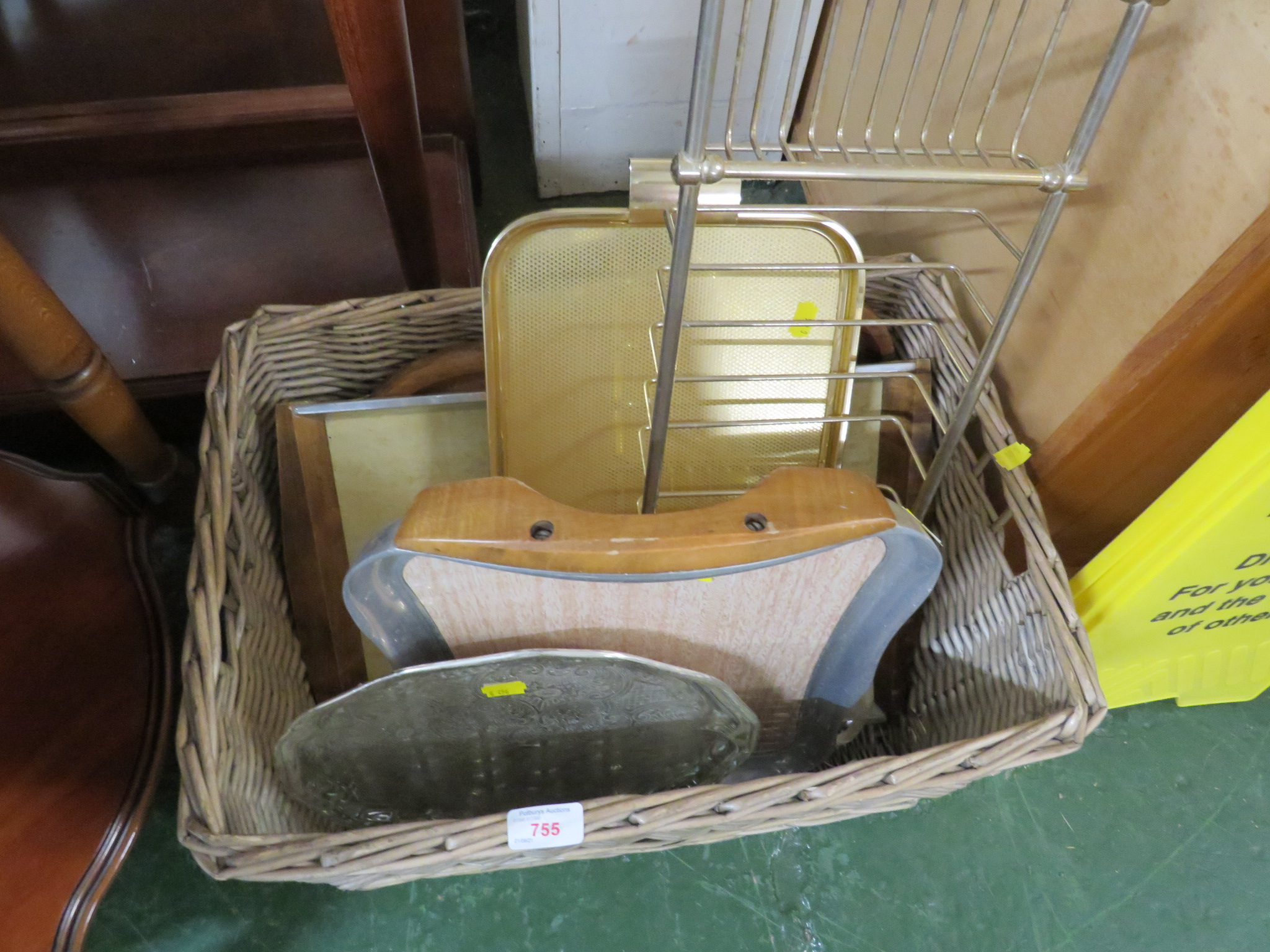 SELECTION OF ASSORTED TEA TRAYS , BATH TUB STORAGE RACK TOGETHER WITH A WICKER BASKET.