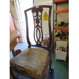 A MAHOGANY SIDE CHAIR WITH UPHOLSTERED SEAT. *