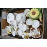 A mixed collection of items to include: Royal Albert old Country Rose small dishes,