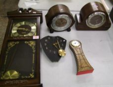 A collection of clocks: Enfield Art Deco mantle clock, Smiths mantle clock and 3 quartz clocks (5).