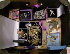 A quantity of costume jewellery: to include necklaces, rings, brooches etc