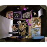 A quantity of costume jewellery: to include necklaces, rings, brooches etc