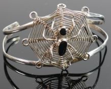 Ladies Silver Spiders web bracelet: 12g.