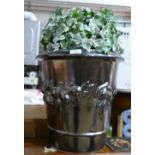 Lustred plant pot: 49 cm high.