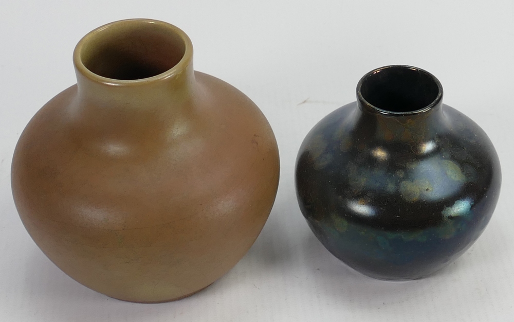 Ashworths studio pottery vases: Metalised glazes dated 1978, height of tallest 11cm. - Image 3 of 4