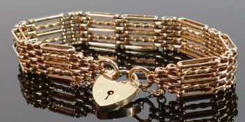 9ct gold ornate Gate bracelet: 25g