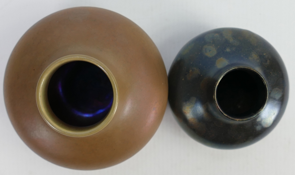 Ashworths studio pottery vases: Metalised glazes dated 1978, height of tallest 11cm. - Image 4 of 4