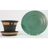 Wedgwood Keith Murray plate and Wedgwood Jasperware planter and stand: Plate diameter 20.5cm.