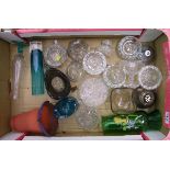 A collection of glass to include: vases, candle holders, lidded pot etc ( 1 tray)