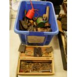 A mixed collection of items to include: oil cans, leather pouches, heavy brass door hinges &