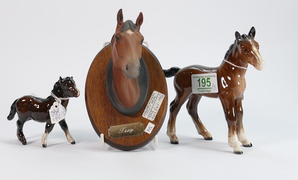 Beswick shire foal 951: together with a Shetland pony 1034 and a troy wall plaque ( 3)