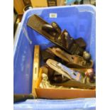 Box of vintage tools: to include planes, spirit level etc