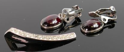 Silver pendant & pair Silver earrings:set with red stones,8.5g. (3)