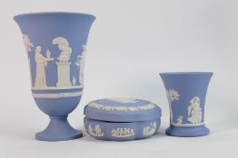 Wedgwood Jasperware Vases & lidded Box: height of tallest 19cm(3)
