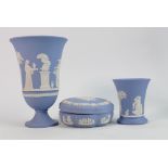 Wedgwood Jasperware Vases & lidded Box: height of tallest 19cm(3)