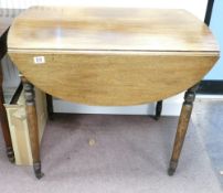 Mahogany Pembroke table: early 19th century