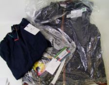 Paul Smith medium size clothing: to include T-shirt, pullover and a jacket (3)