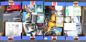 A mixed collection of items to include: photographic bulbs, lighting, house hold items etc(4)