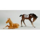 Beswick palomino lying foal 915: and large brown stretched foal. (2)