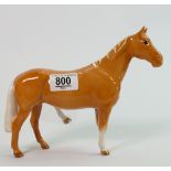Beswick palomino huntsman's horse 1484: (front leg detached)