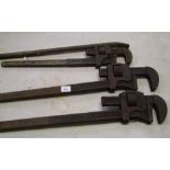 2 x 36 inch stilson wrenches: together with a 24 inch stilson wrench and a crow bar (4).