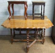 Oak drop leaf gate leg barley twist dining table: with pie crust shaped top together with a