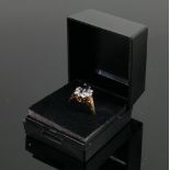 9ct gold sapphire and diamond ring: size M, 2.8g.